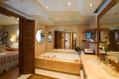 Deluxe Hotel Suites Sea View - Bathroom