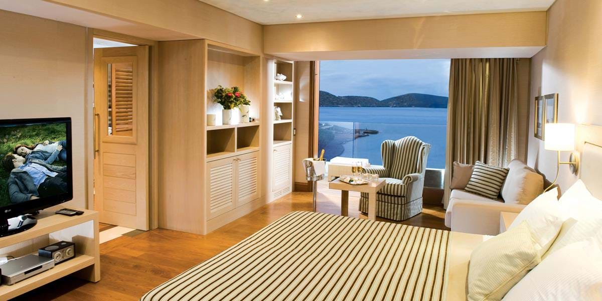 Deluxe Hotel Suites Sea View