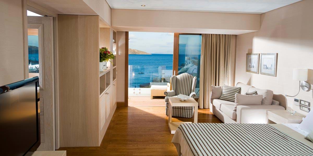 Deluxe Hotel Suites Sea View