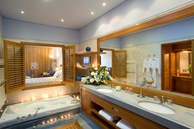 Luxury Suites Sea View with Shared Pool - Bathroom