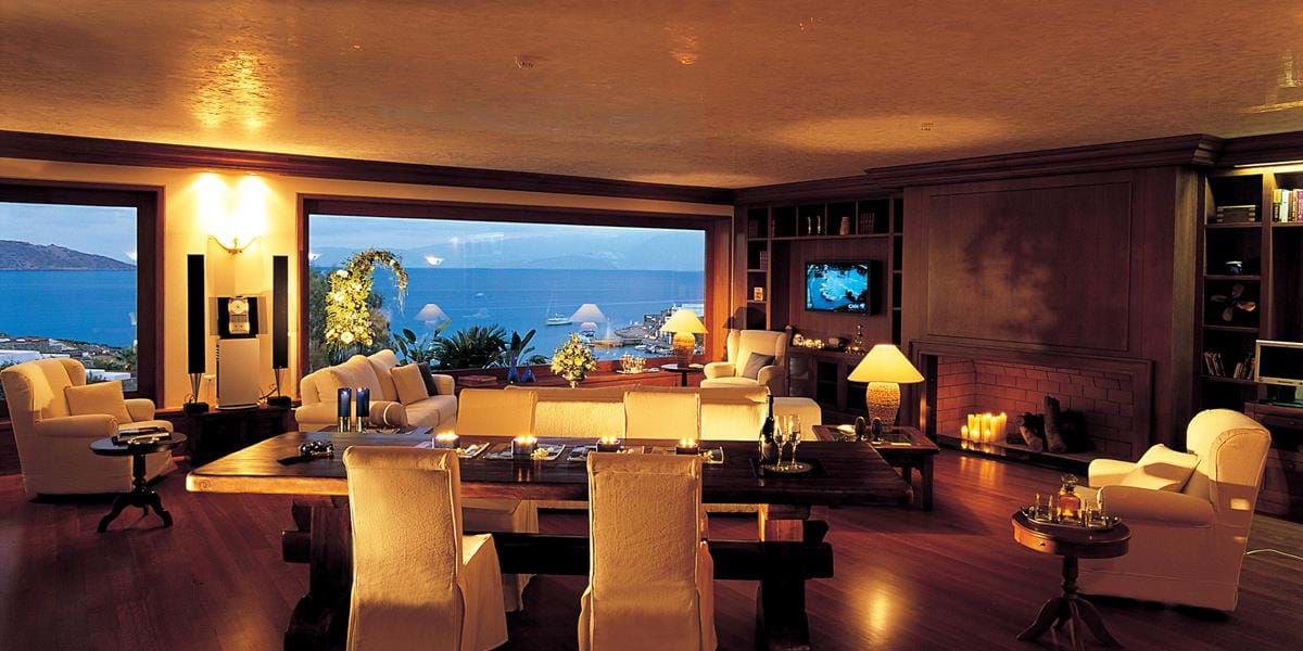 The Three Bedrooms Penthouse Suite with Panoramic Sea View 